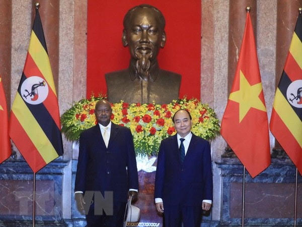 Chủ tịch nước Nguyễn Xuân Phúc và Tổng thống Uganda Yoweri Kaguta Museve. Ảnh: Thống Nhất/TTXVN.