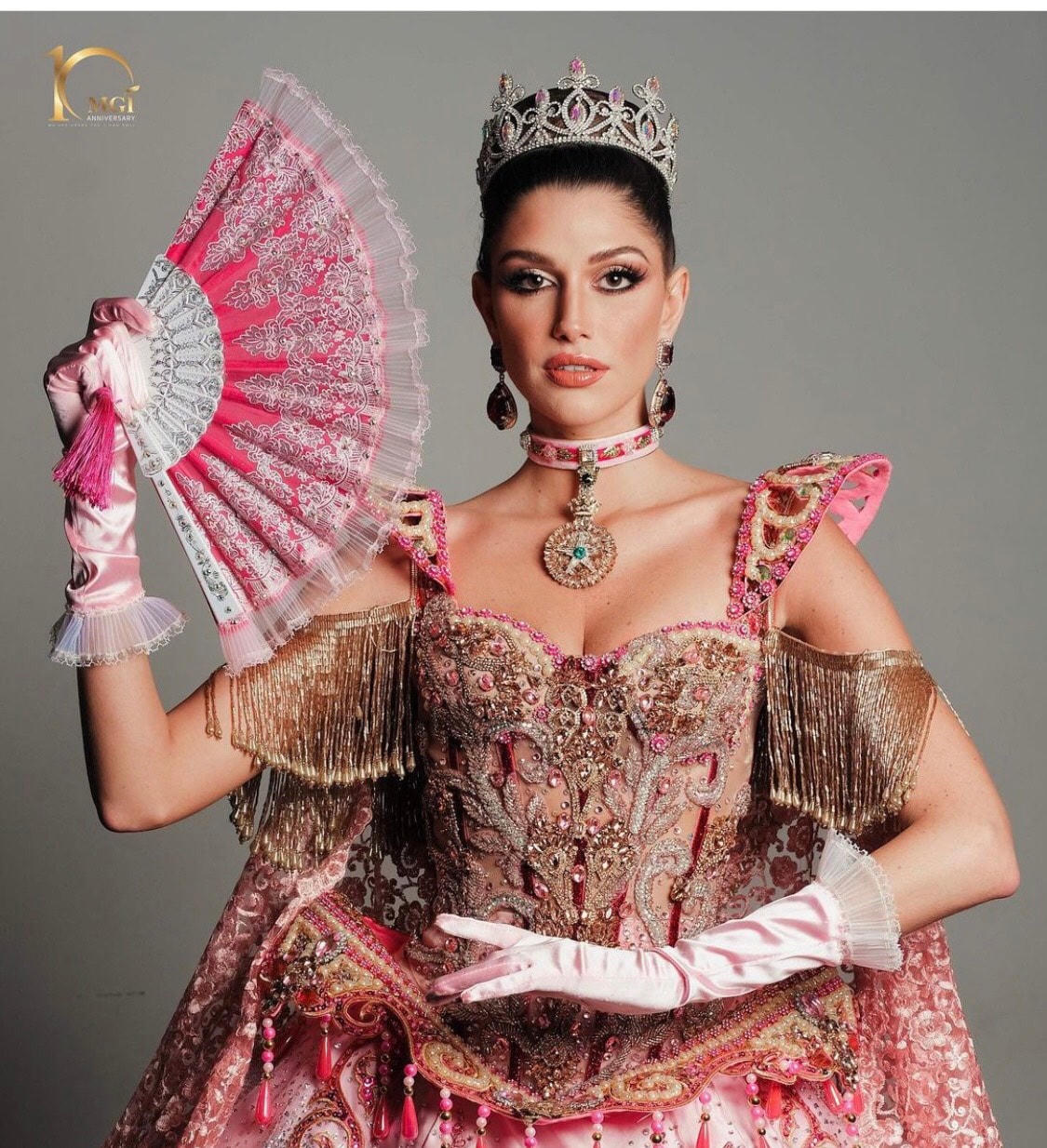 Ngoài ra, mỹ nhân 25 tuổi còn sở hữu một thương hiệu mỹ phẩm của riêng mình.