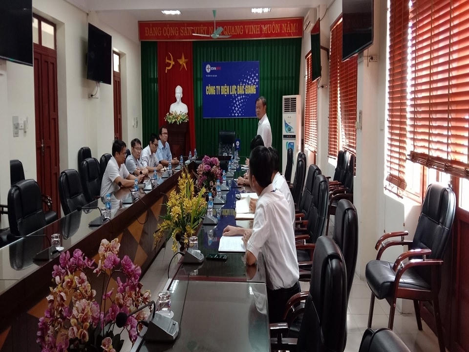 Công ty Điện lực Bắc Giang có buổi làm việc với các giảng viên Khoa Điện, Trường Điện - Điện tử thuộc Đại học Bách Khoa Hà Nội về sóng hài.