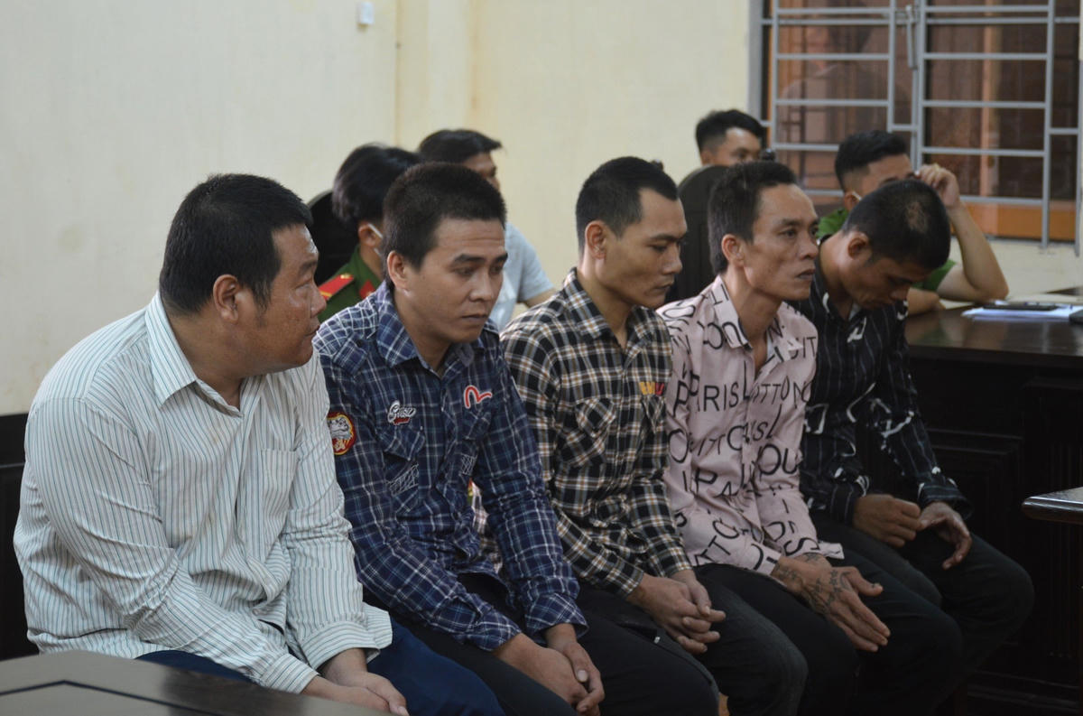 Các bị cáo tại phiên toà xét xử.
