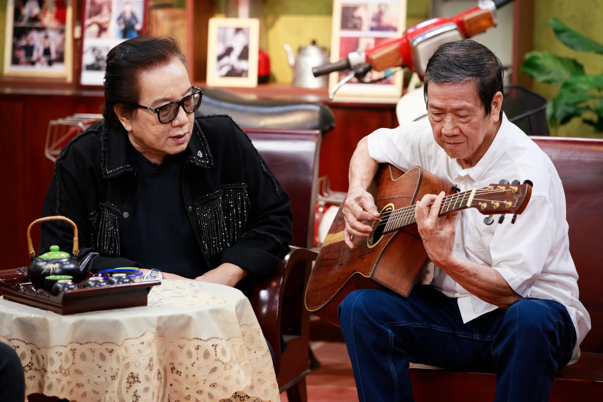 Tài năng là thế nhưng Elvis Phương từng bị gia đình cấm cản việc theo đuổi nghệ thuật.