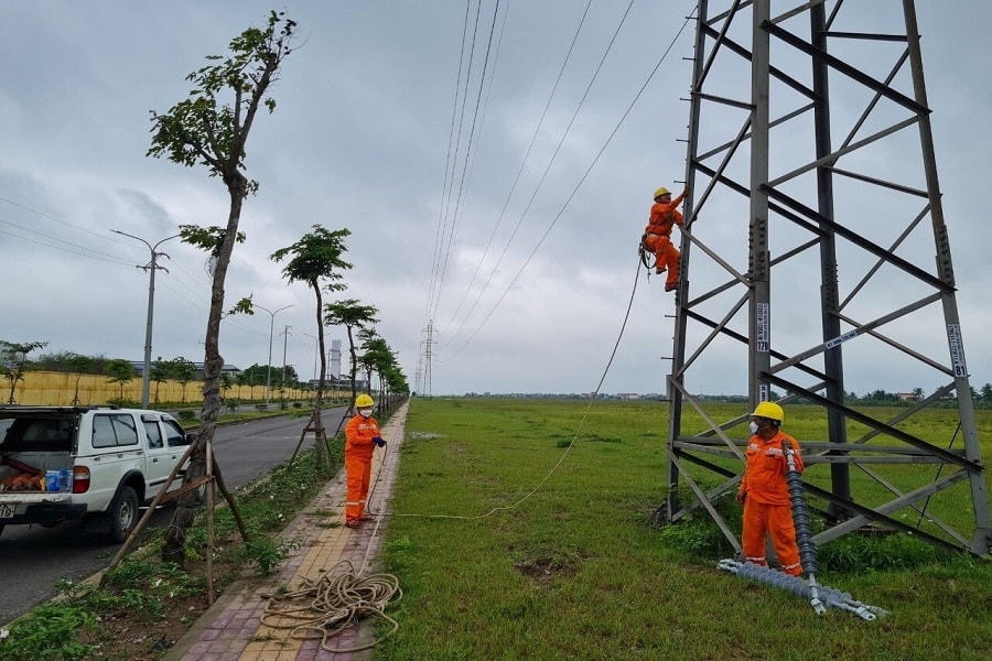 Nắng nóng đình điểm, phụ tải điện miền Bắc lập đỉnh, EVNNPC khuyến cáo khách hàng sử dụng điện tiết kiệm để tránh nguy cơ sự cố lưới