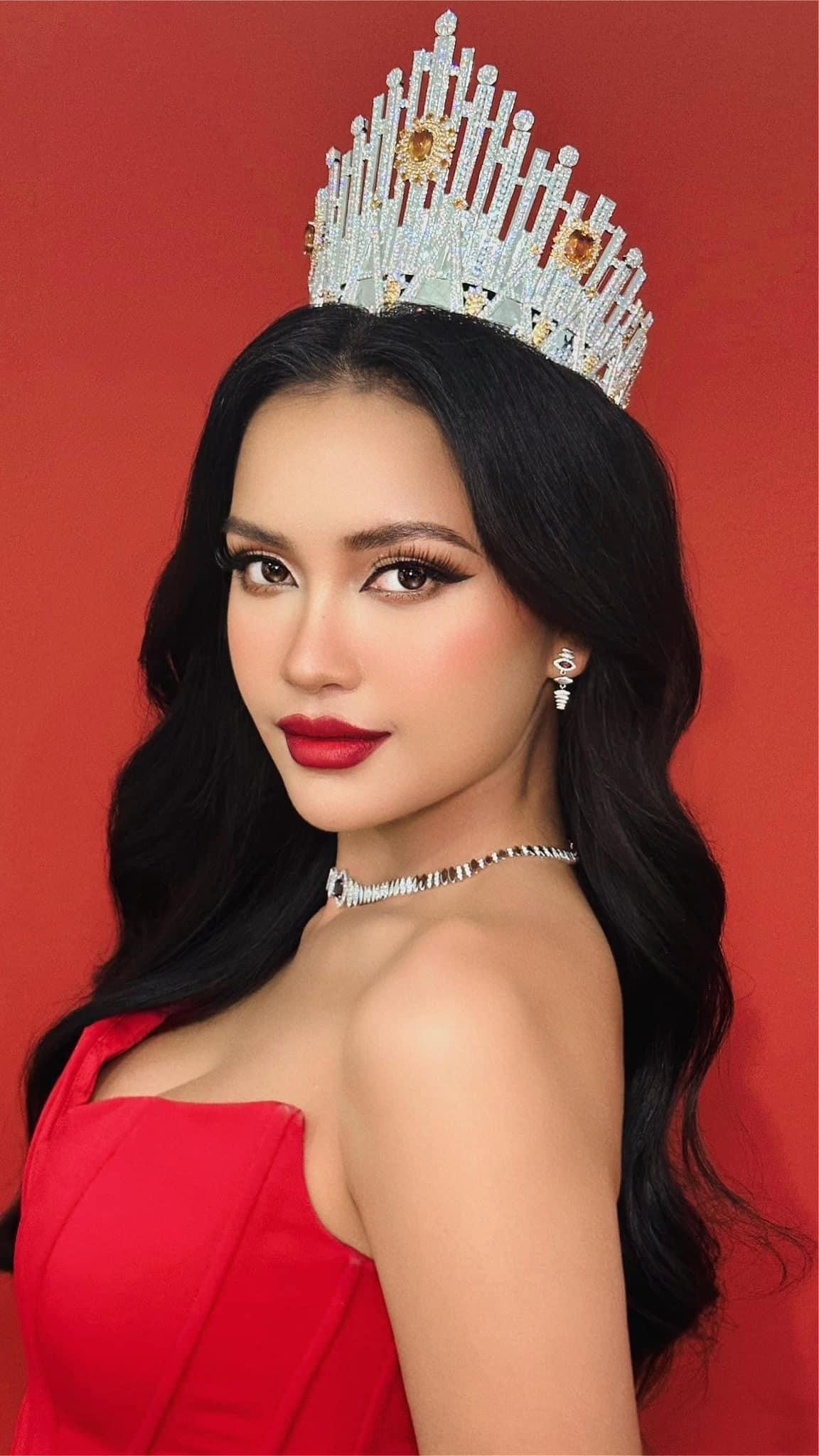Ngọc Châu - Đại diện Việt Nam tại Miss Universe. 