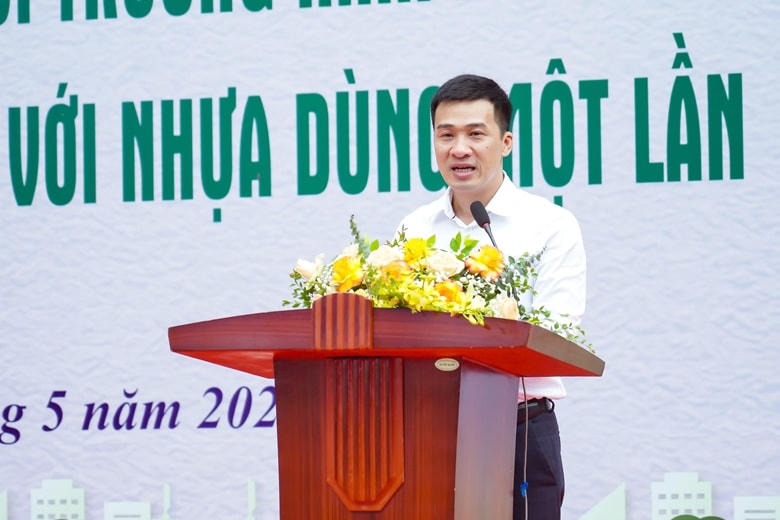 Ông Vũ Minh Lý, Phó Giám đốc Trung tâm Truyền thông Tài nguyên và Môi trường phát biểu tại buổi lễ.