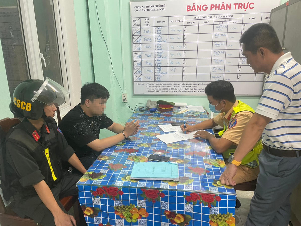 Đối tượng Phạm Hoàng Anh Tuấn tại cơ quan Công an.