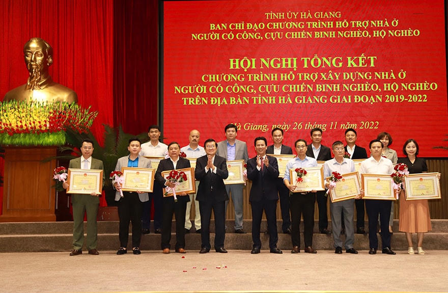 Các tổ chức, doanh nghiệp có đóng góp lớn cho chương trình.