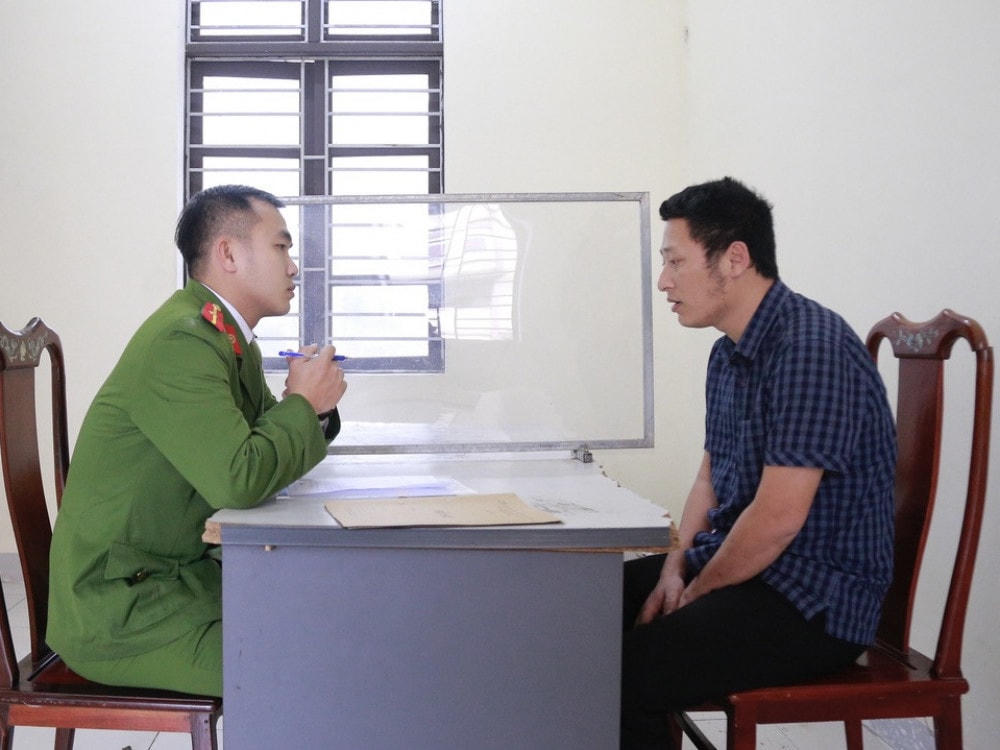 Cơ quan công an lấy lời khai đối tượng Lê Cao Cường.