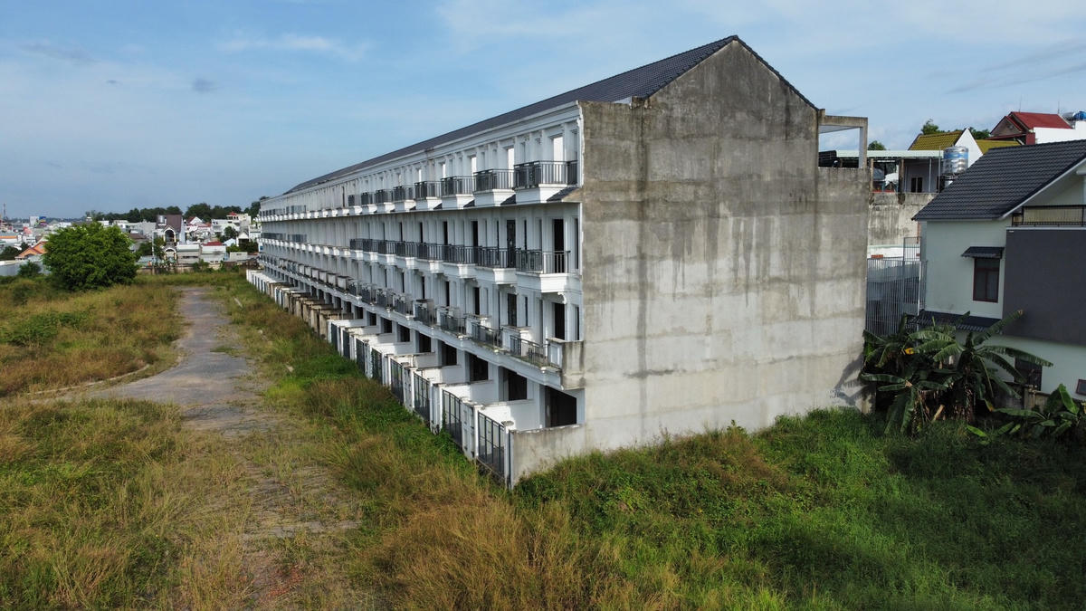 Tháng 9/2020, Thanh tra tỉnh Đồng Nai quyết định thanh tra toàn diện đối với dự án KDC Bình Đa. Tháng 4/2022, Thanh tra tỉnh Đồng Nai ban hành kết luận thanh tra khẳng định trong quá trình triển khai thực hiện dự án, Dofico đã có nhiều sai phạm trong việc thuê đất, gia hạn thuê đất, góp vốn thành lập Công ty Bidaco. UBND TP Biên Hòa vi phạm trong thỏa thuận địa điểm. UBND tỉnh Đồng Nai quyết định chủ trương đầu tư không đúng quy định, giao đất không thông qua đấu giá quyền sử dụng đất. Ảnh: Mạnh Thìn.