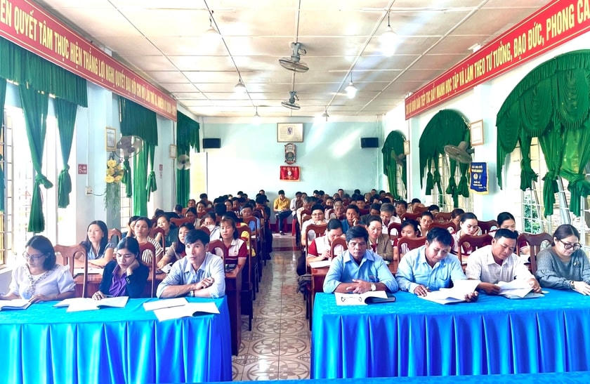 Các đại biểu tham dự hội nghị.