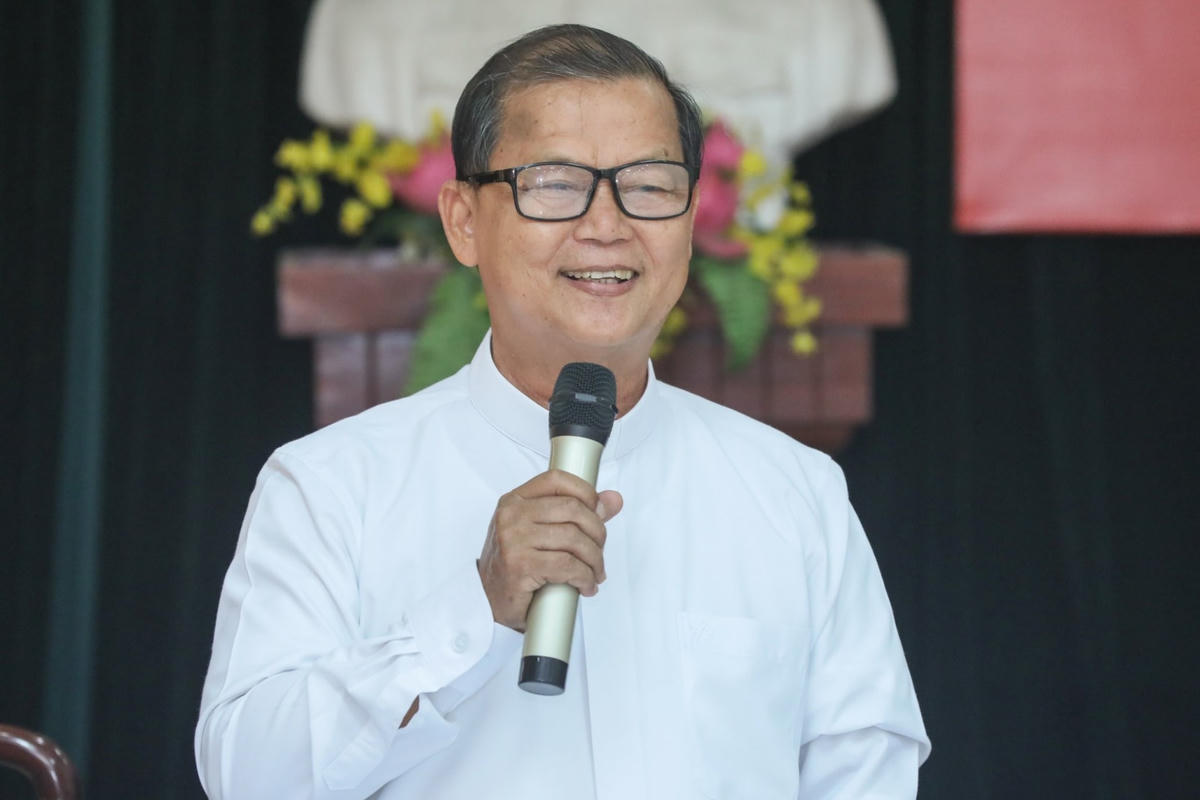 Linh mục Nguyễn Văn Riễn, Phó Chủ tịch kiêm Tổng thư ký Trung ương UBĐKCG Việt Nam phát biểu tại buổi họp báo. Ảnh Quang Vinh.