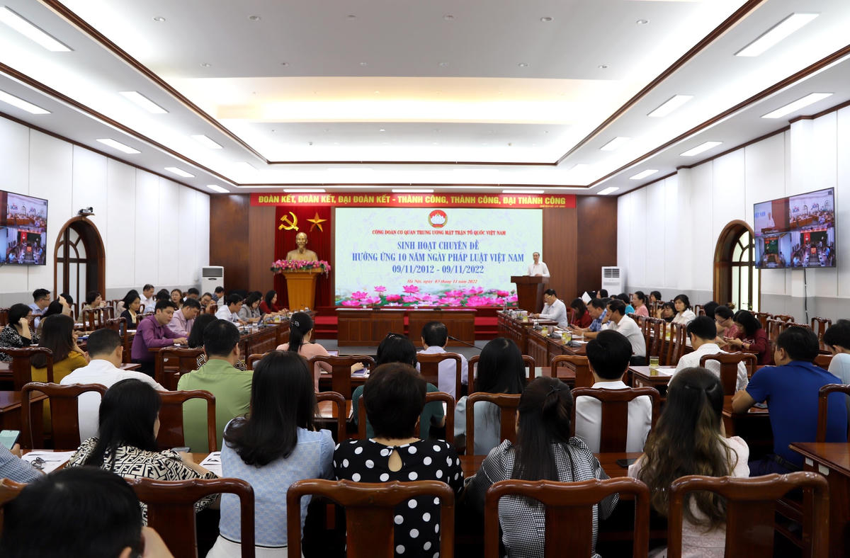 Quang cảnh buổi sinh hoạt chuyên đề.