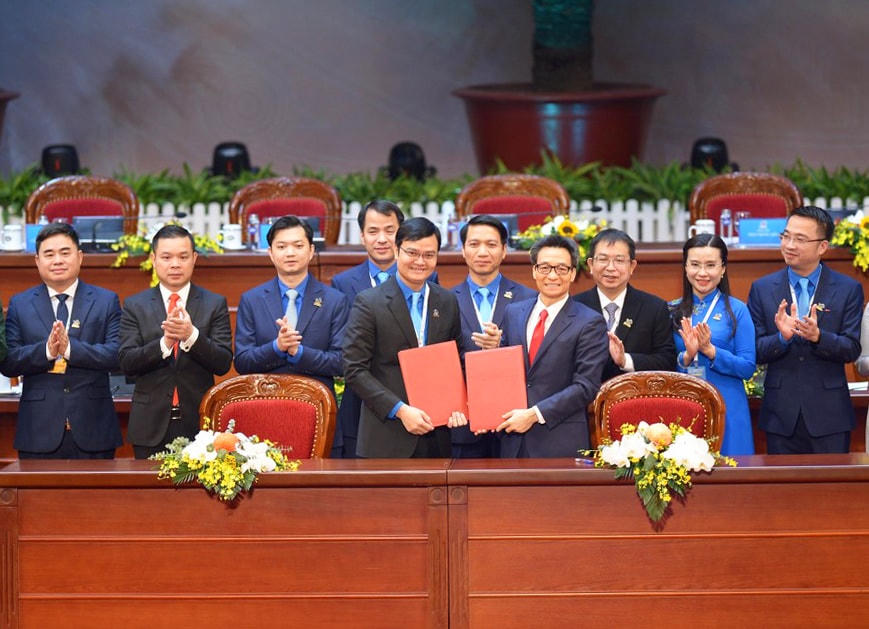 Phó Thủ tướng Vũ Đức Đam và Bí thư thứ nhất Trung ương Đoàn Bùi Quang Huy ký kết Nghị quyết liên tịch giữa Chính phủ và Ban Chấp hành Trung ương Đoàn giai đoạn 2022 - 2027.