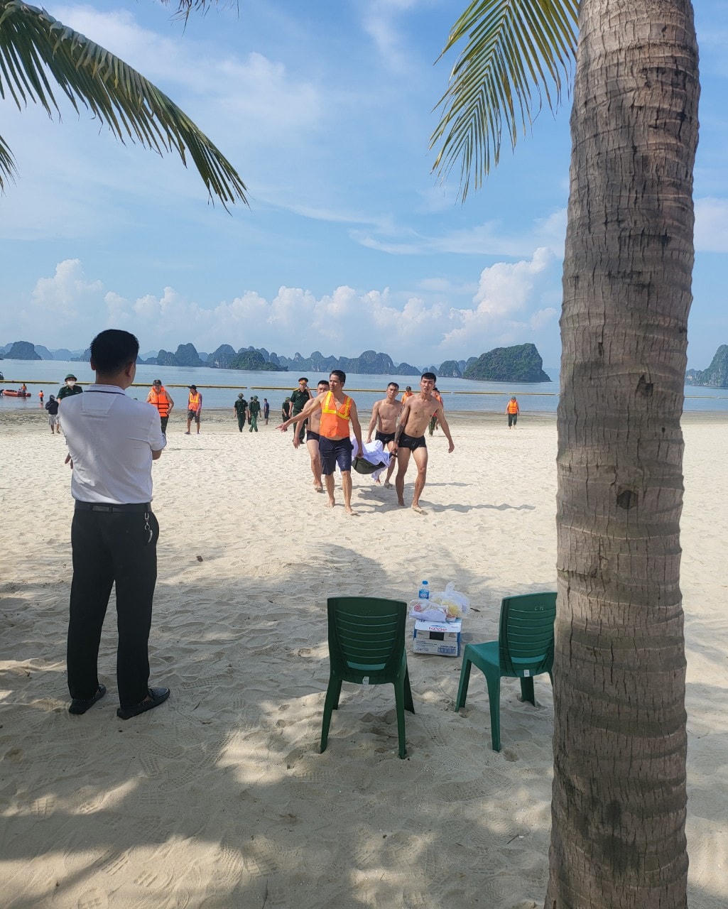 Đến khoảng 9h sáng, lực lượng chức năng tìm thấy 1 nạn nhân đã tử vong.