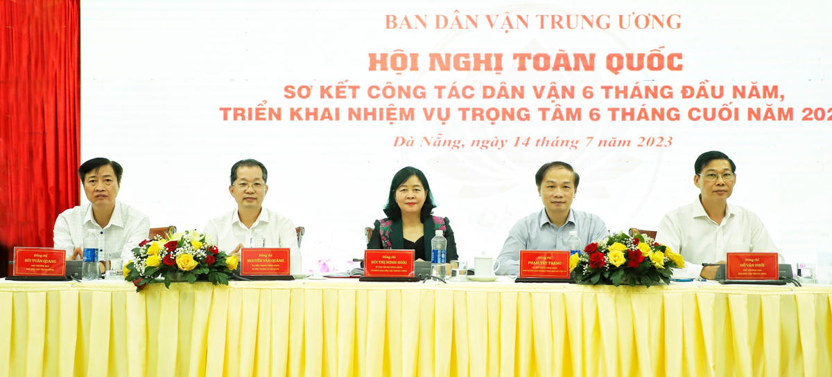 Lãnh đạo Ban Dân vận Trung ương và Bí thư Thành ủy Đà Nẵng, đồng chủ trì Hội nghị.