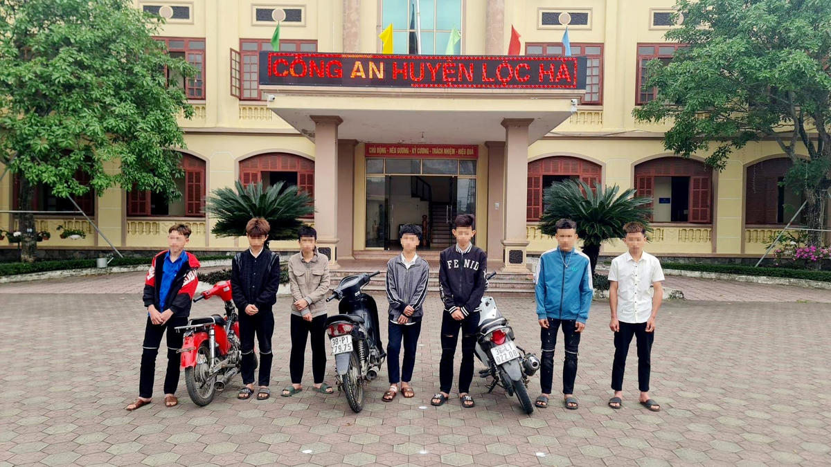Nhóm thanh niên bị triệu tập vì hành vi lạng lách, đánh võng và đâm vào chốt CSGT đang làm nhiệm vụ.