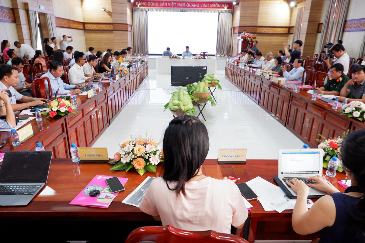 Toàn cảnh buổi họp báo.