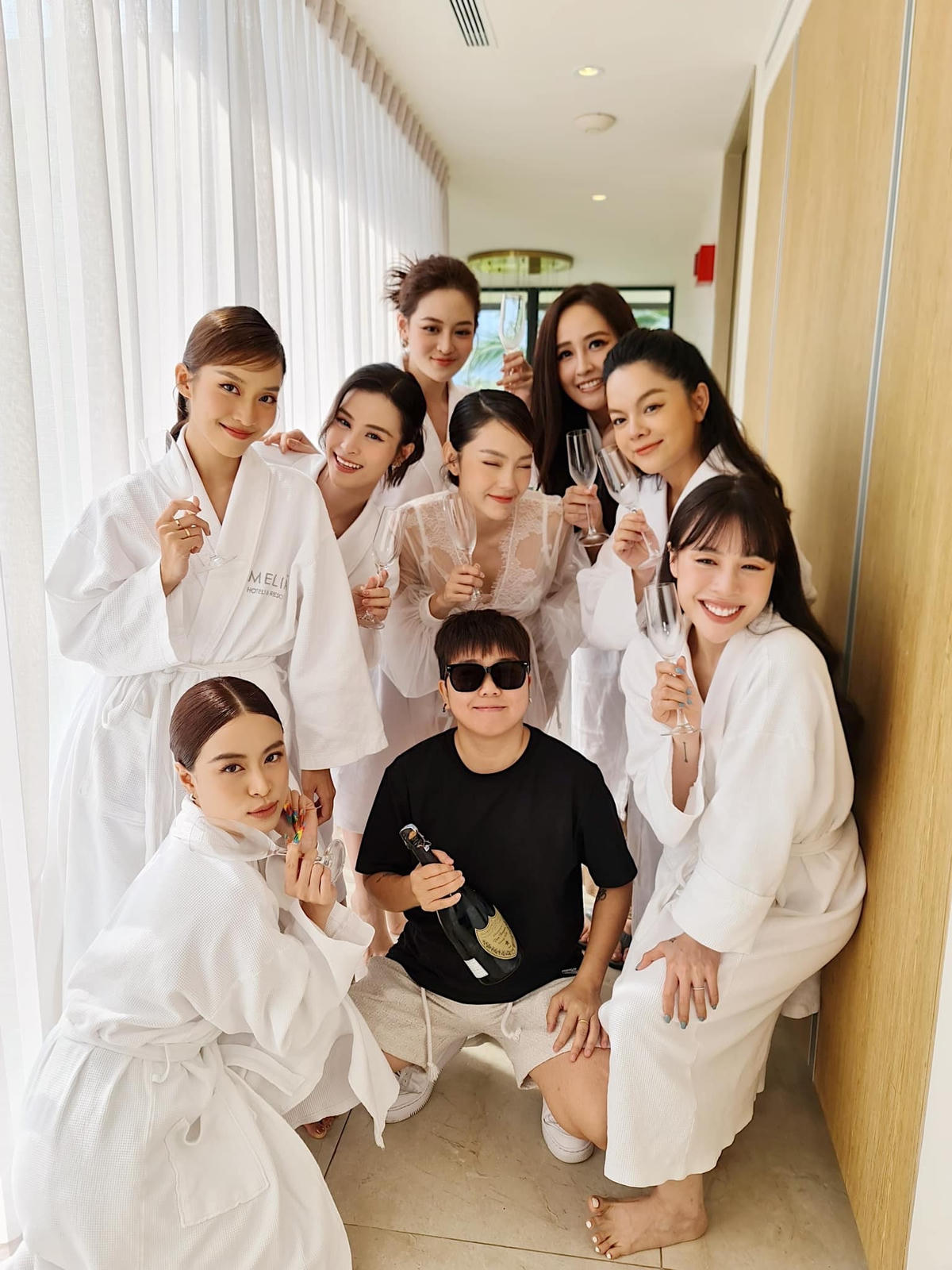 Hội bạn thân xác nhận đã sẵn sàng cho hôn lễ.