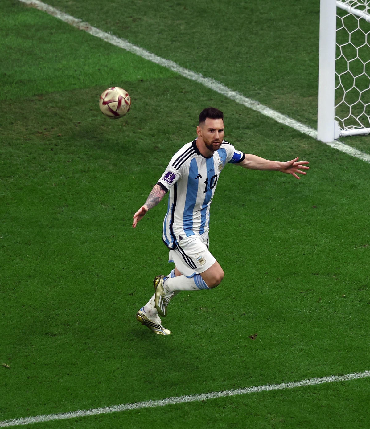 Messi lại một lần rực sáng khi đưa Argentina lại vượt lên bằng bàn thắng ở hiệp phụ thứ 2.