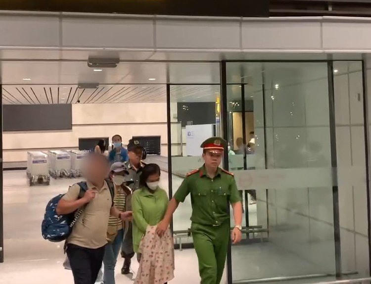 Đối tượng Nở được di lý từ Thành phố Hồ Chí Minh về thành phố Huế để thi hành án.