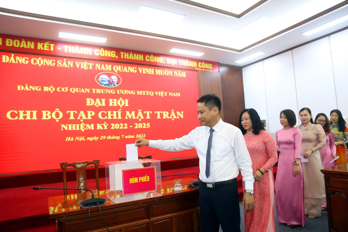 Đoàn kết chi bộ, gắn kết đảng viên