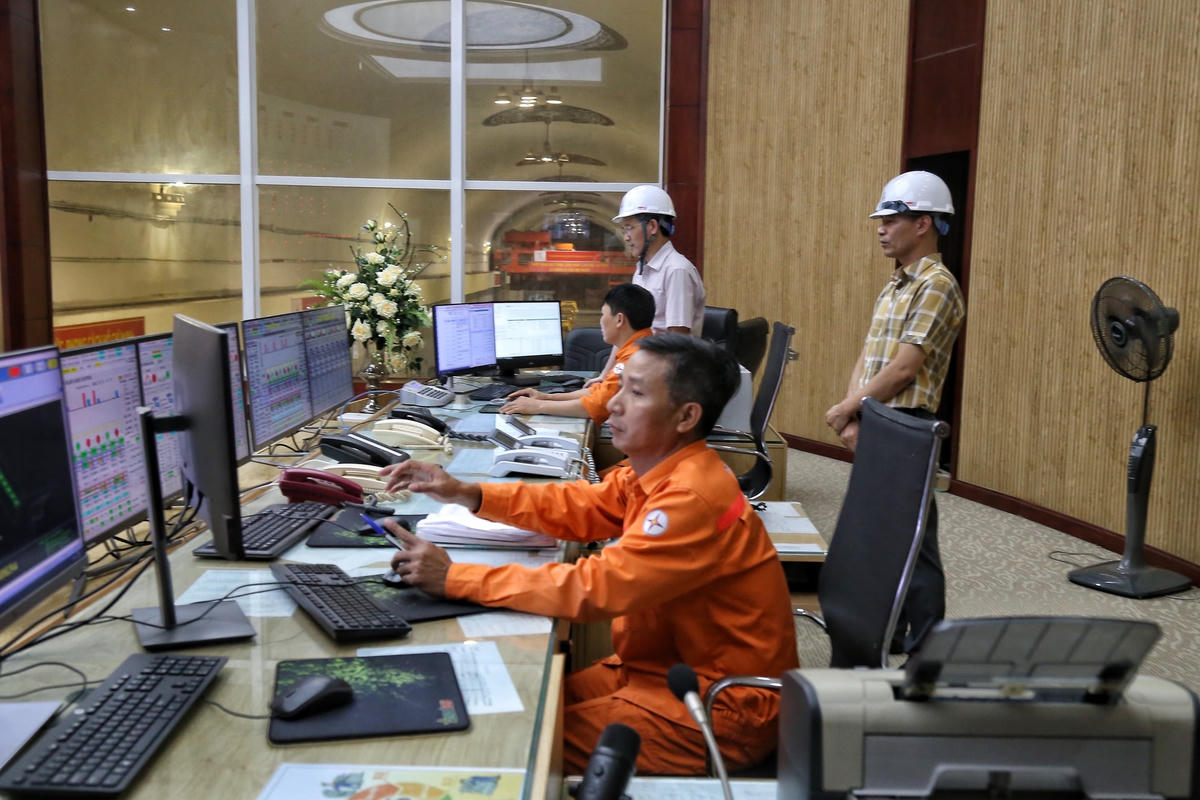 Hình ảnh phòng điều hành của Công ty Thủy điện Hòa Bình.