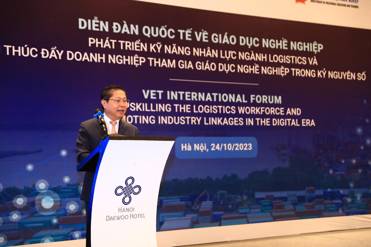 Thứ trưởng Bộ LĐTB&XH Lê Tấn Dũng phát biểu tại diễn đàn.