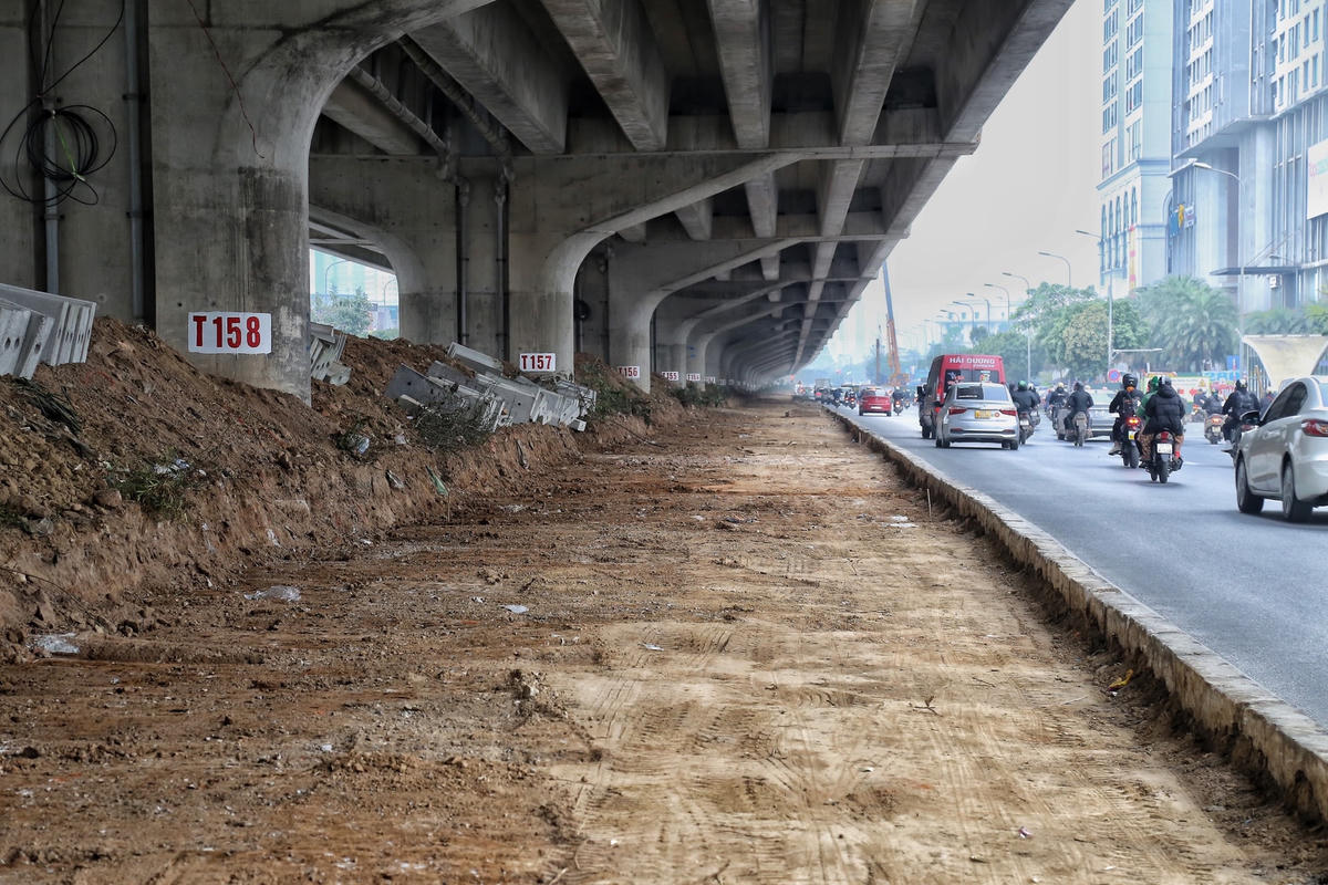 Nhằm giảm thiểu tình trạng ùn tắc giao thông phục vụ quá trình thi công dự án trên đường Nguyễn Xiển, Sở GTVT TP Hà Nội đã chủ trì cuộc họp liên ngành nghiên cứu các giải pháp tháo gỡ khó khăn.Trên cơ sở nội dung thống nhất liên ngành, Sở GTVT TP Hà Nội đã báo cáo UBND TP Hà Nội xem xét phương án thi công mới.