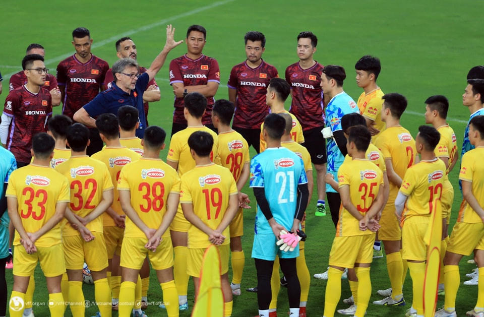 HLV Philippe Troussier công bố danh sách 34 cầu thủ tập trung, chuẩn bị tham dự VCK Asian Cup 2023. Ảnh: VFF.