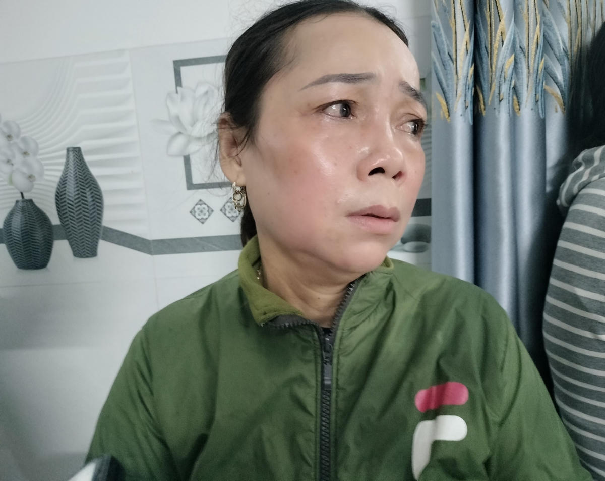 Bà Đỗ Thị Hồng cầu mong em trai mình được bình an.