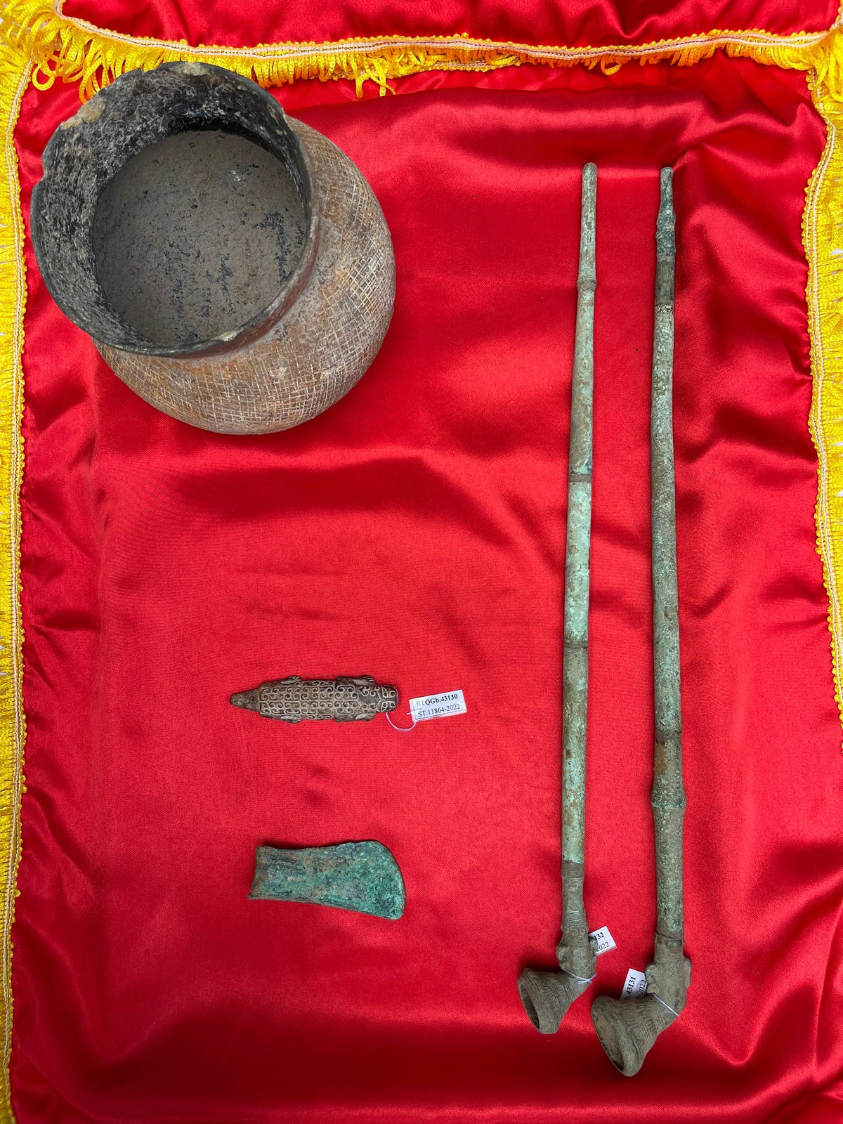 Các cổ vật được Đại sứ quán Hoa Kỳ tại Việt Nam trao trả.