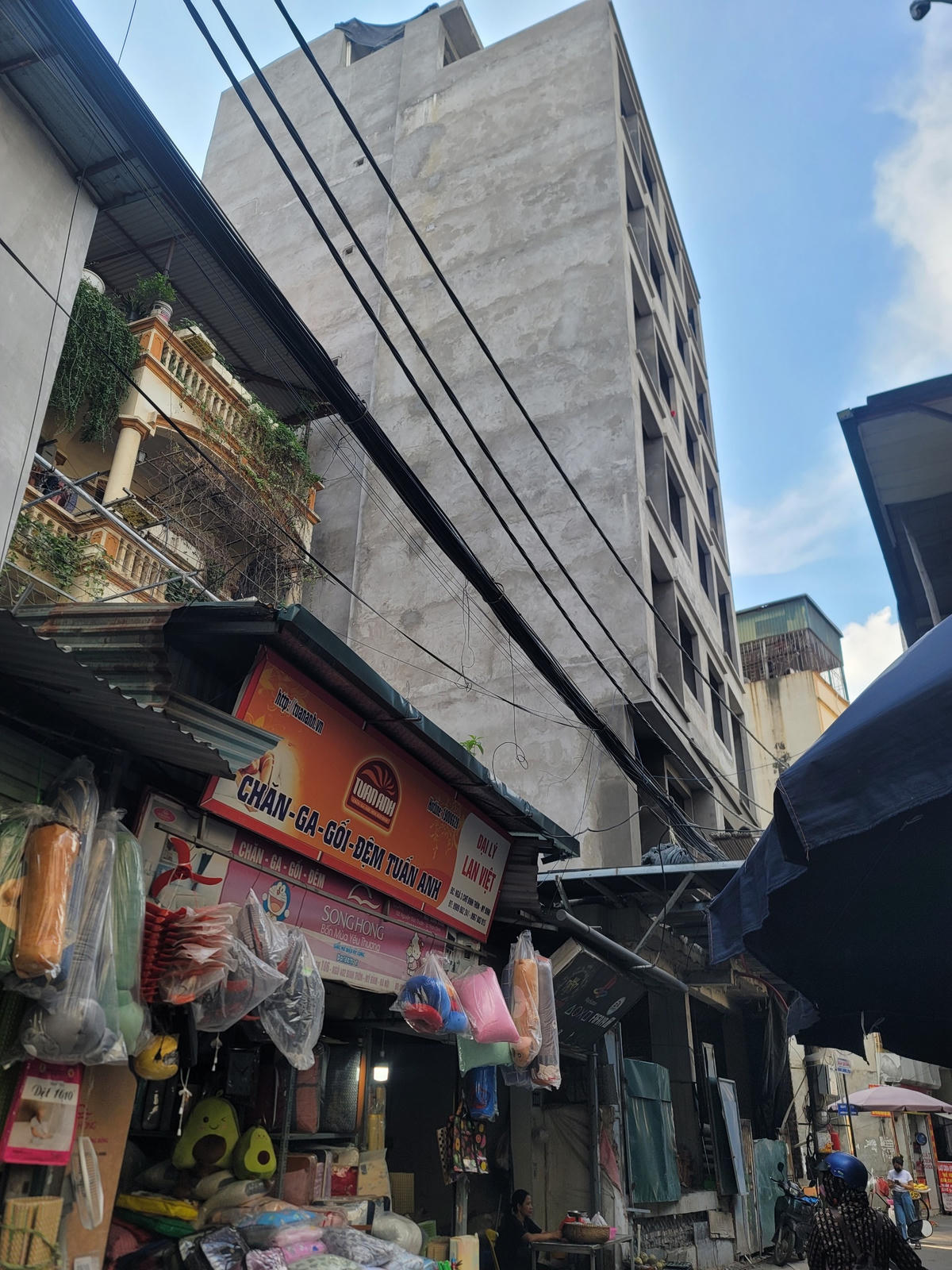 Nhà trong ngõ 402 Đường Mỹ Đình đang hoàn thiện 7 tầng 1 tum 1 lửng