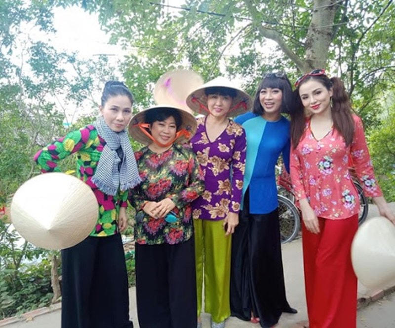 Khác với sự bon chen thường thấy trong giới Showbiz, thành viên nhóm “ngũ long du ký” tiết lộ cả ba thường xuyên nhường show cho nhau. 