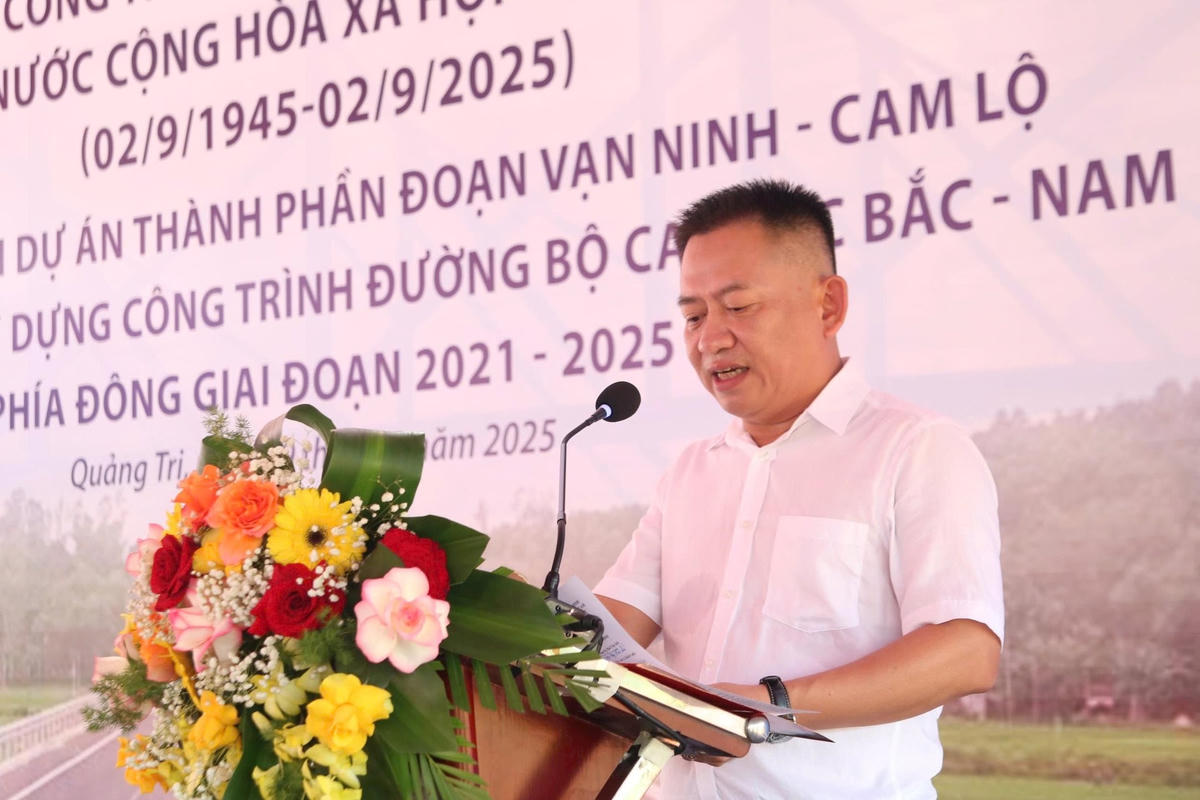 Ông Lê Thành Vinh phát biểu tại buổi lễ. Ảnh: BT.