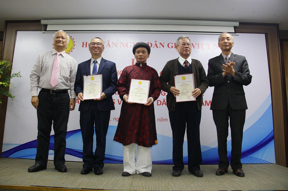 Những tác giả nhận giải Nhì B.