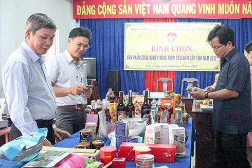 Các sản phẩm tham gia bình chọn, sản phẩm công nghiệp nông thôn tiêu biểu.