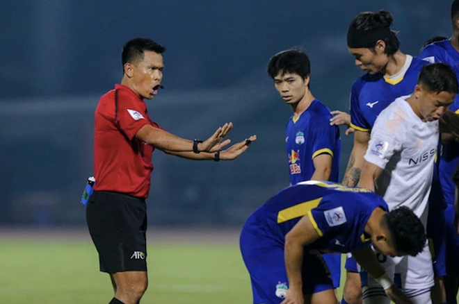 Trọng tài người Thái Lan - Mongkolchai Pechsri từng điều khiển một trận của HAGL ở AFC Champions League 2022.