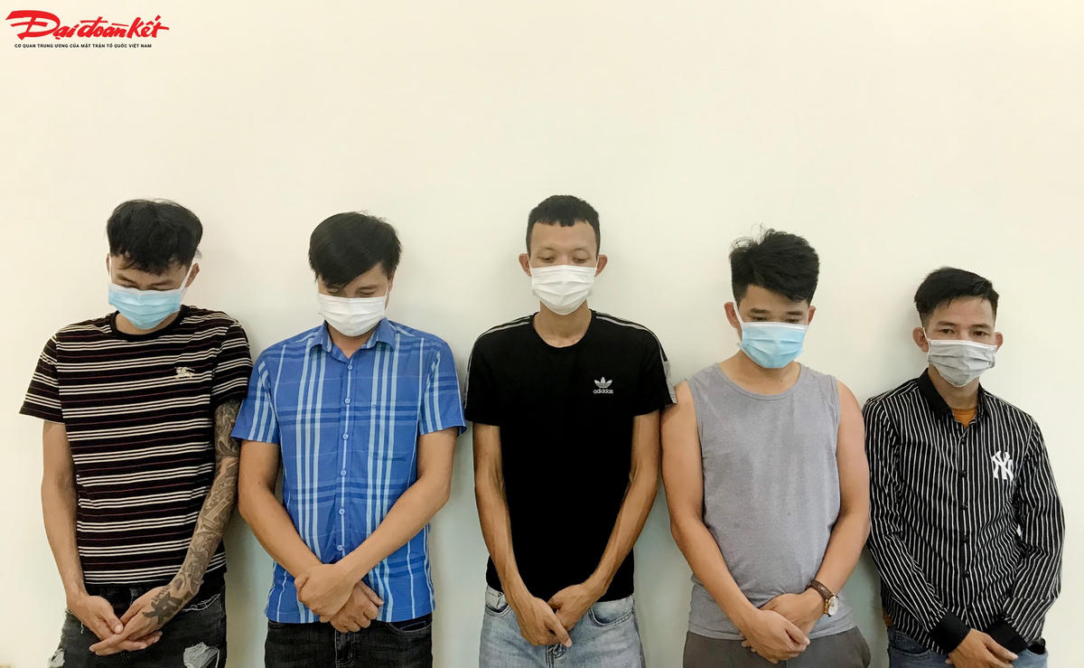 Các đối tượng tại cơ quan công an. 