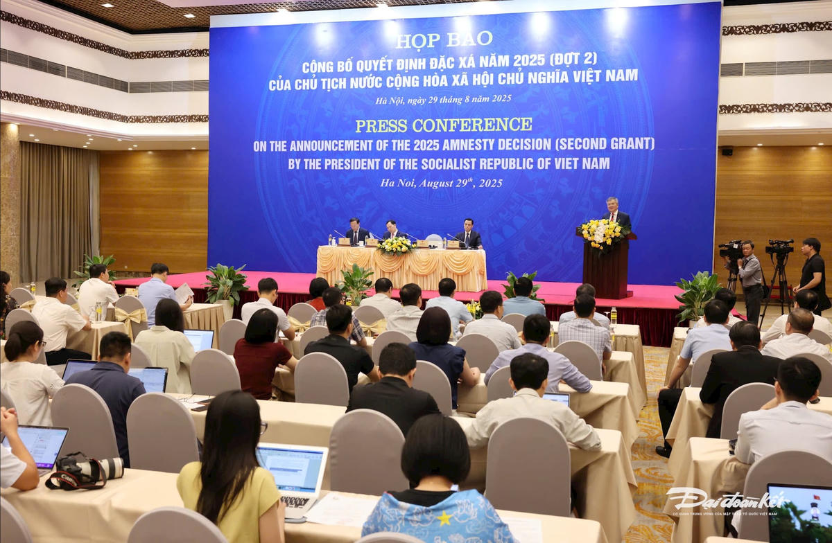 z6957834181271_b7a6a632ce05a10726fadd384cb50539.jpg