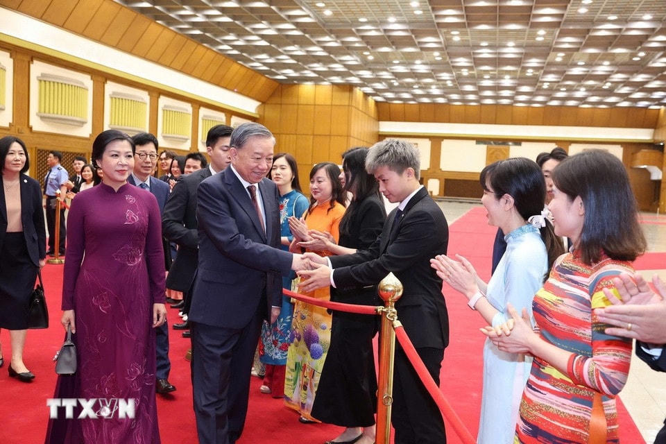 Lễ tiễn Tổng Bí thư Tô Lâm và Phu nhân tại sân bay quân sự Seongnam, thủ đô Seoul, Hàn Quốc. (Ảnh: Thống Nhất/TTXVN)