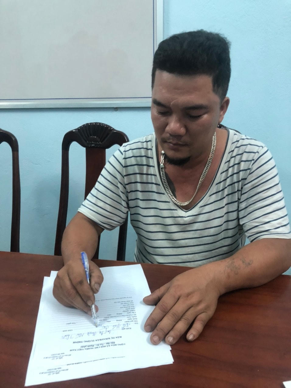 Đối tượng Đỗ Hữu Chí tại cơ quan điều tra.