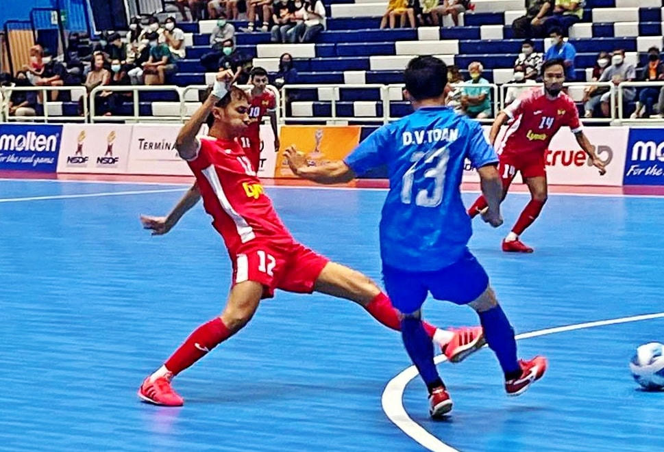 Hai lần vươn lên dẫn trước, Sahako FC vẫn để đối thủ gỡ hòa và sau đó thất bại đáng tiếc sau loạt luân lưu. Ảnh: VFF.