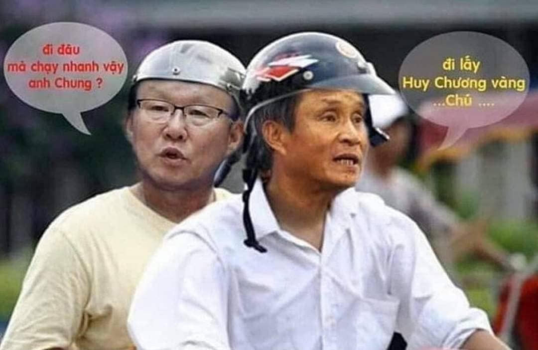 Khoảnh khắc lịch sử nhanh chóng được cư dân mạng truyền tay nhau. 