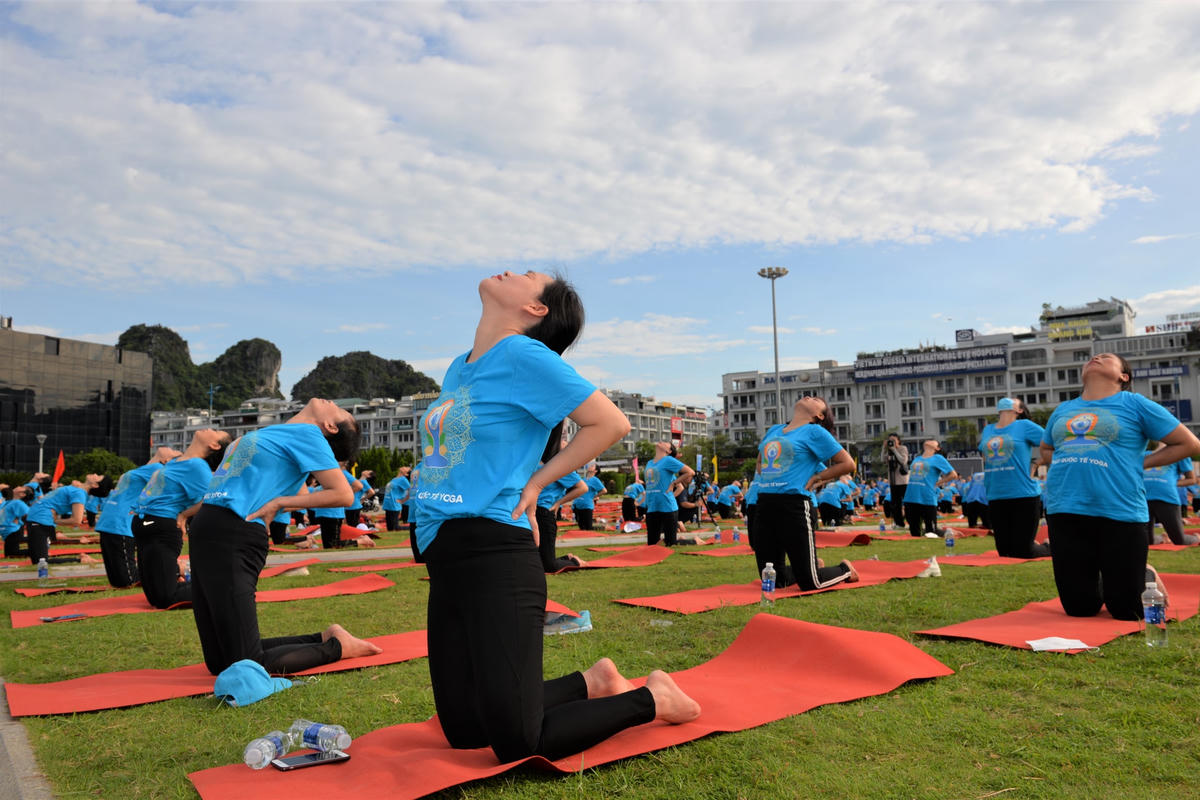[Ảnh] Quảng Ninh: Gần 3.000 người đồng diễn Yoga tại Ngày Quốc tế Yoga lần thứ 8