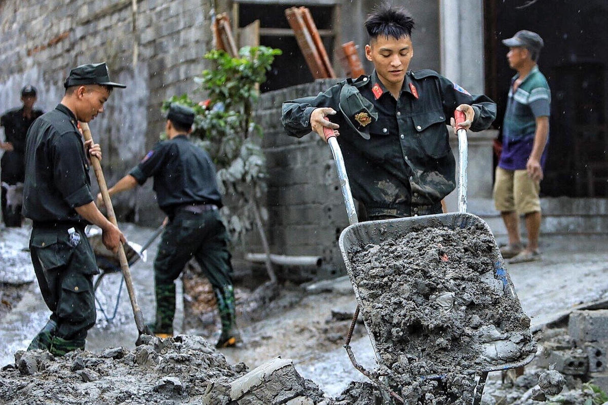Các CSCĐ đều khí thế hừng hừng nhanh chóng khắc phục hậu quả để người dân trở lại với cuộc sống bình thường.