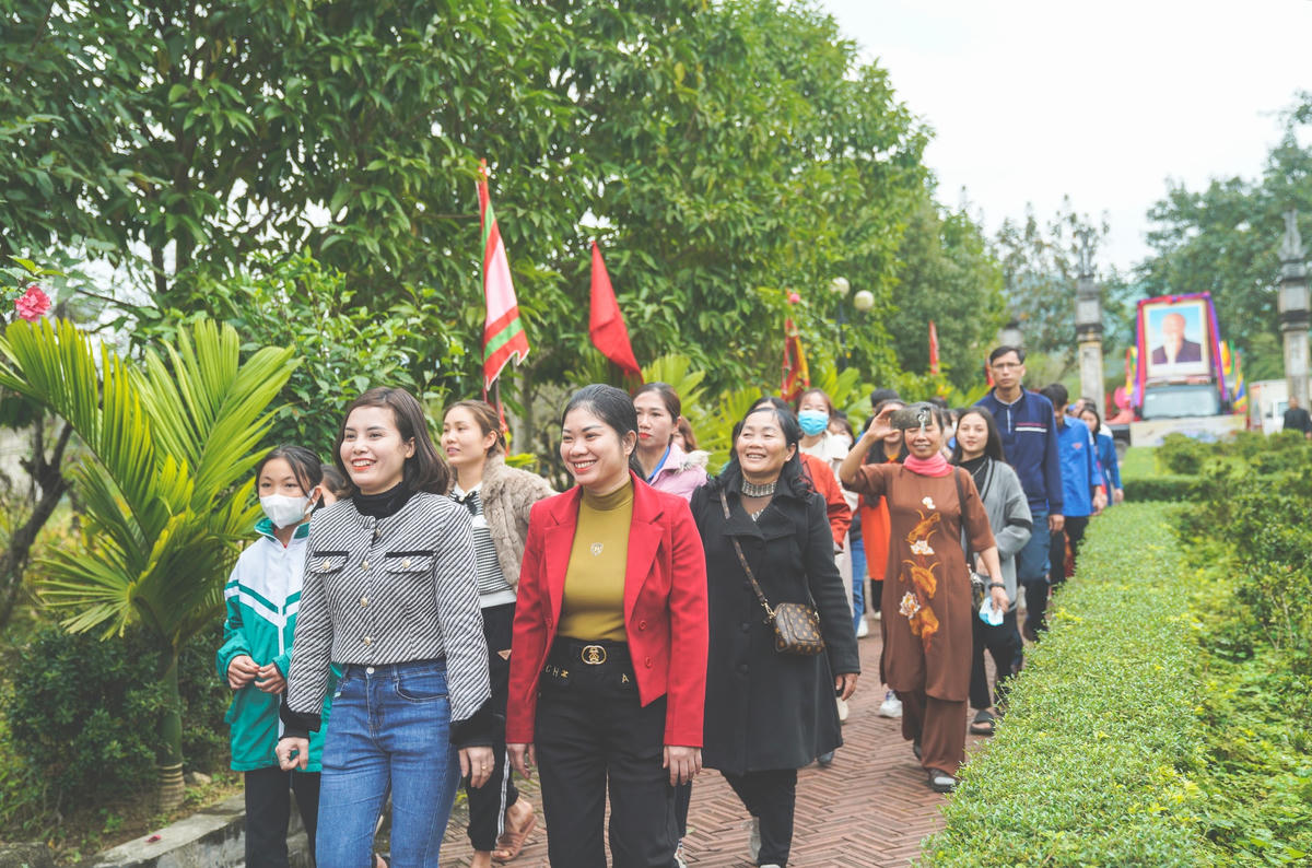 Hàng nghìn du khách viếng Đại danh y Hải Thượng Lãn Ông