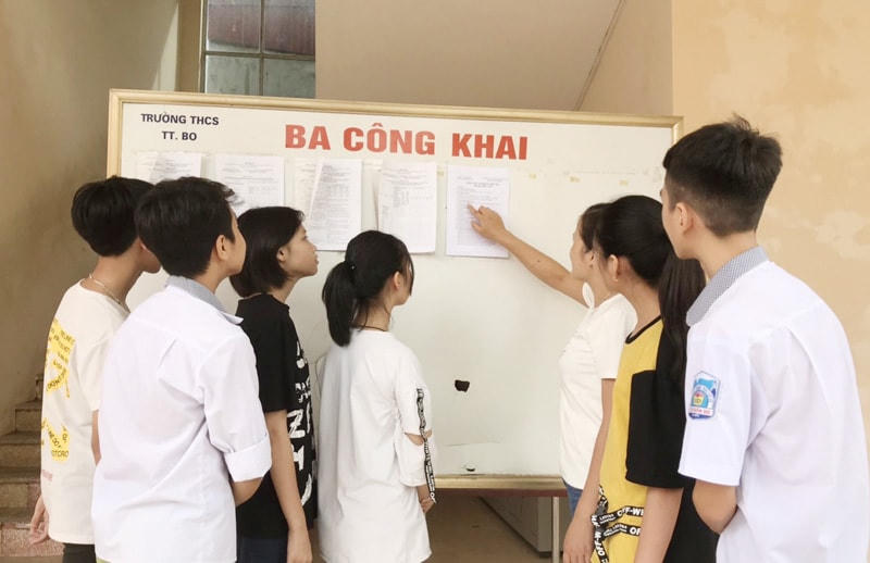 Trường THCS thị trấn Bo (Kim Bôi, Hòa Bình) thực hiện nghiêm túc việc công khai các khoản thu, chi. Nguồn: Hoabinhonline.