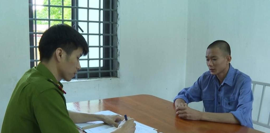 Đối tượng có hành vi tàng trữ, mua bán ma tuý tại CQĐT. Ảnh: Công an tỉnh Phú Thọ