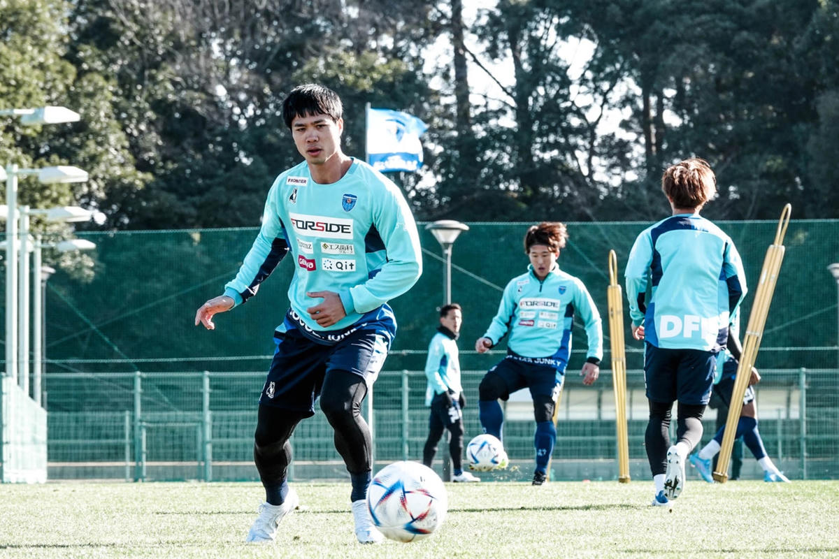Công Phượng vẫn đang hòa nhập tốt với Yokohama FC. Ảnh: Yokohama FC.  