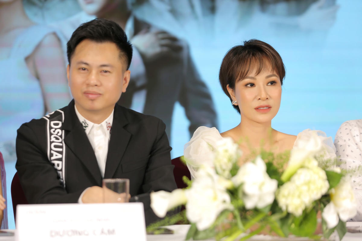 Nhạc sĩ Phong Cầm và ca sĩ Uyên Linh.