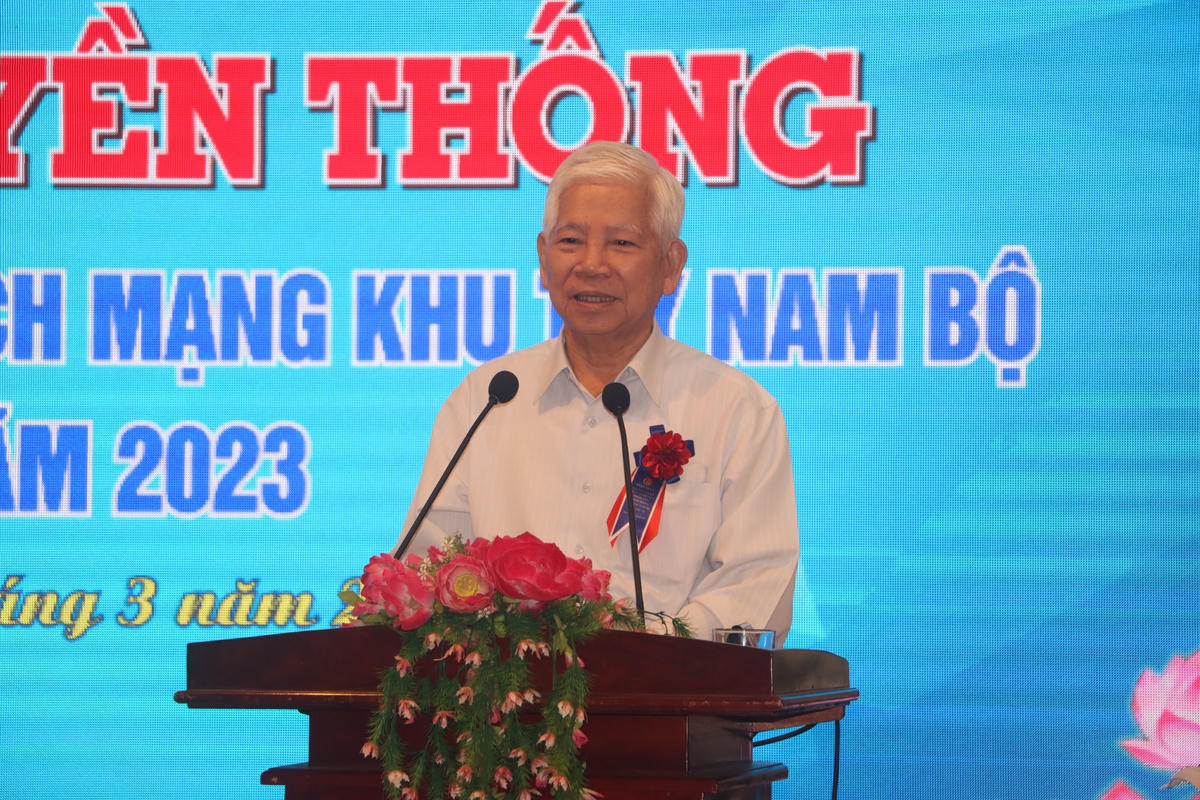 Nguyên Chủ tịch Nước Cộng hòa XHCN Viêt Nam, Nguyên Bí thư Ban chấp hành Trung ương Đoàn Nguyễn Minh Triết phát biểu tại buổi họp mặt.